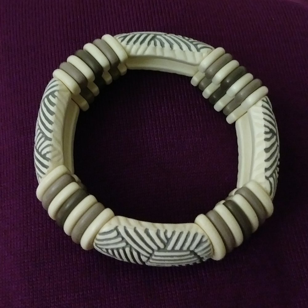 SOLD SOLD SOLD SOLD Beautiful Carved Bone Stretch Bracelet - Picture 10 of 16